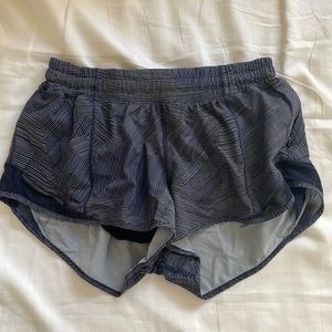 LULULEMON SIZE 6 HOTTY HOT SHORTS
